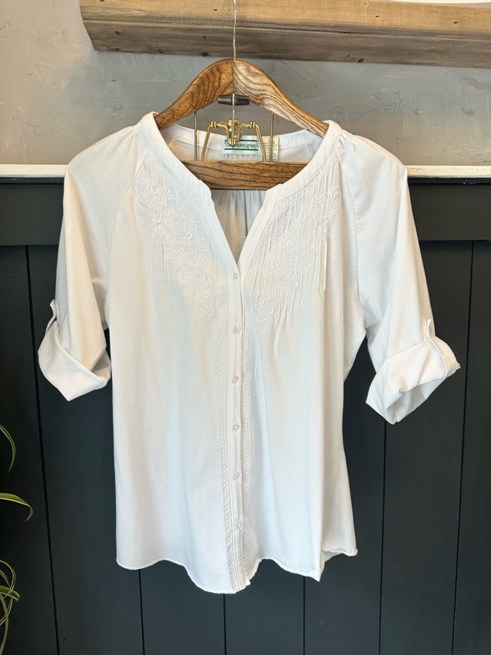 Shenanigans Vintage White Embroidered Button-Front Blouse Size Large Roll Tab